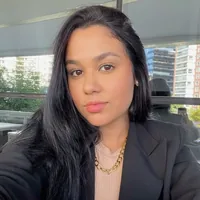 Terapeuta usando a biblioteca de atividades